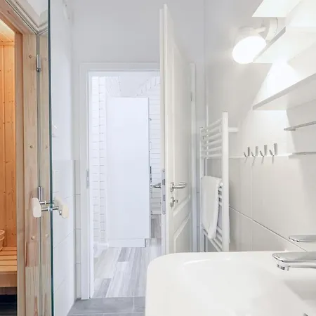 Stunning Home In Krems Iiwarderbrueck With Sauna Gols