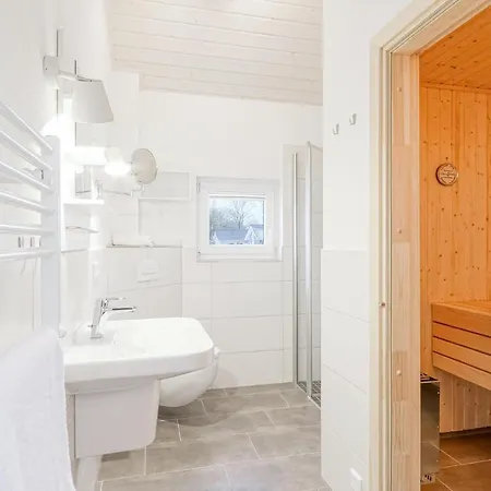 Stunning Home In Krems Iiwarderbrueck With Sauna Prázdninový dům
