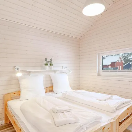 Stunning Home In Krems Iiwarderbrueck With Sauna Gols